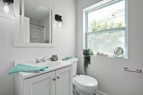 Bath - 212 S Scioto St, Circleville, OH 43113 photo 1 of 2