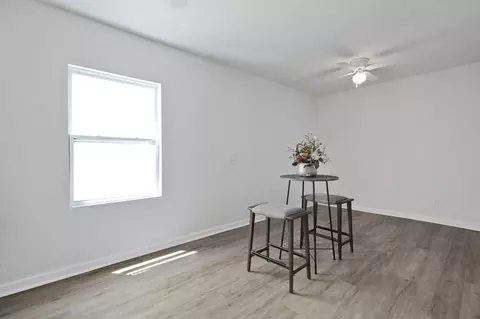 Dining - 212 S Scioto St, Circleville, OH 43113 photo 1 of 2