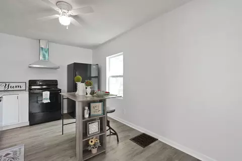 Kitchen - 212 S Scioto St, Circleville, OH 43113 photo 2 of 3