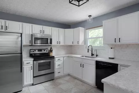 Kitchen - 244 Stockard Loop, Delaware, OH 43015 photo 2 of 5