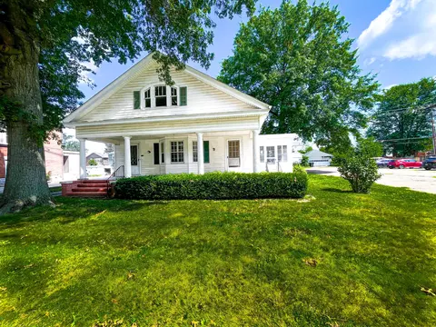 933 Adair Ave, Zanesville, OH 43701