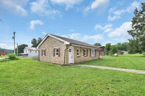 1105 Dutch Lane Rd NW, Newark, OH 43055