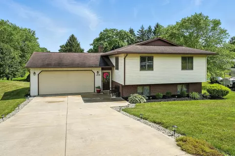 1409 Hillbrook Dr NE, Lancaster, OH 43130