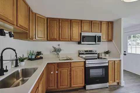 Kitchen - 101 Circle Dr, Baltimore, OH 43105 photo 3 of 5