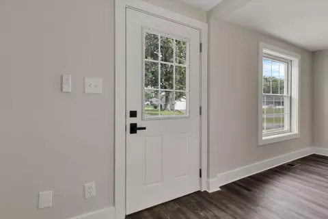 Entry Way - 101 Circle Dr, Baltimore, OH 43105 photo 2 of 3