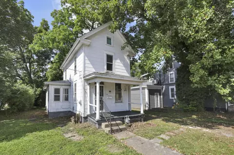141 W Waterloo St, Canal Winchester, OH 43110