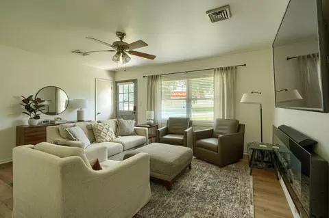 Living - 627 Harris St, Jackson, OH 45640 photo 2 of 4