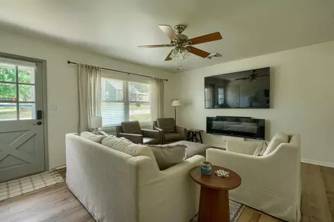 Living - 627 Harris St, Jackson, OH 45640 photo 3 of 4