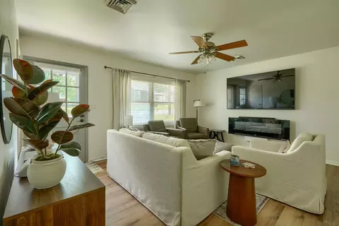 Living - 627 Harris St, Jackson, OH 45640 photo 4 of 4