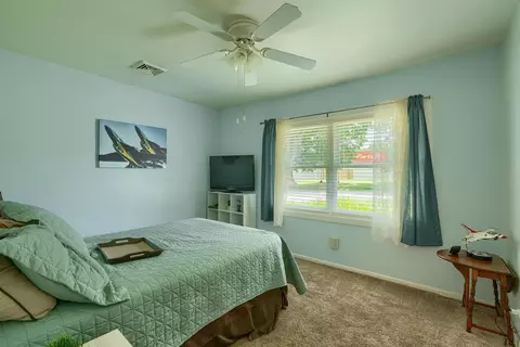 Bedroom - 627 Harris St, Jackson, OH 45640 photo 3 of 4