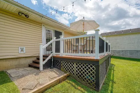 Exterior - 627 Harris St, Jackson, OH 45640 photo 7 of 11