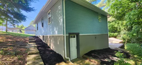 108 Wells St, Corning, OH 43730 photo 5