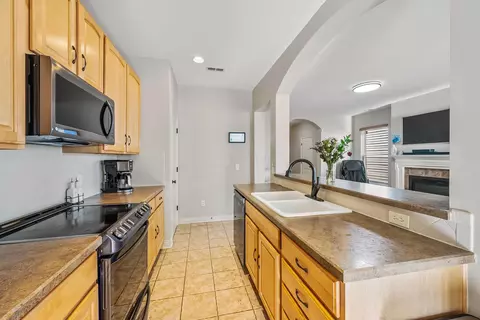 Kitchen - 5614 Spring River Ave, Dublin, OH 43016 photo 5 of 5