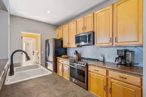 Kitchen - 5614 Spring River Ave, Dublin, OH 43016 photo 3 of 5