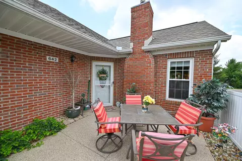 642 Hampton Woods Dr, Marion, OH 43302