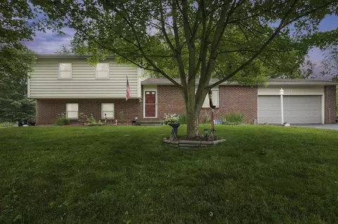71 Cosmos Ln, Pataskala, OH 43062