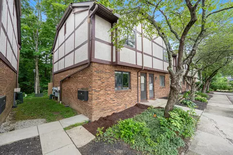 3033 Highcliff Ct, Columbus, OH 43231