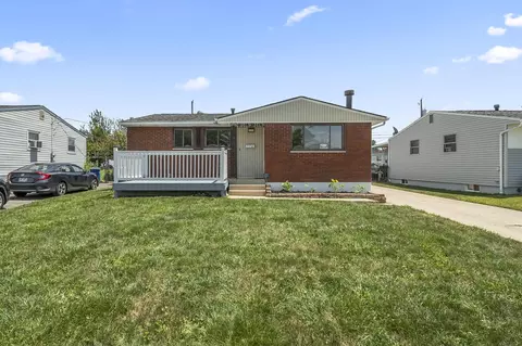 776 Harwood Dr, Columbus, OH 43228