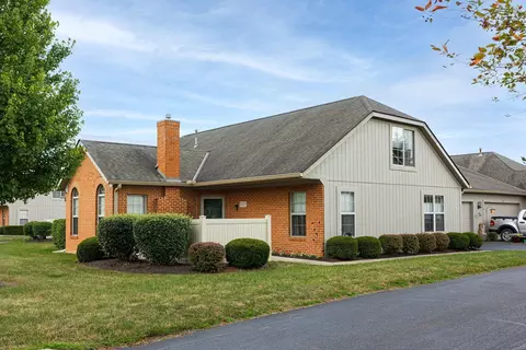 2227 Ravine Woods Dr, Grove City, OH 43123