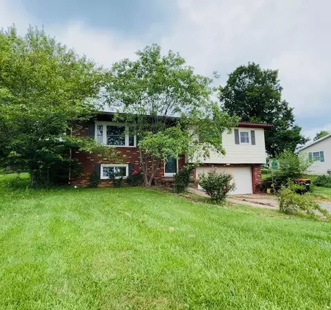 6365 Brentcrest Dr, Nashport, OH 43830
