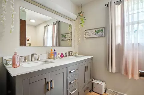 Bath - 5328 Torchwood Loop E, Columbus, OH 43229 photo 2 of 6