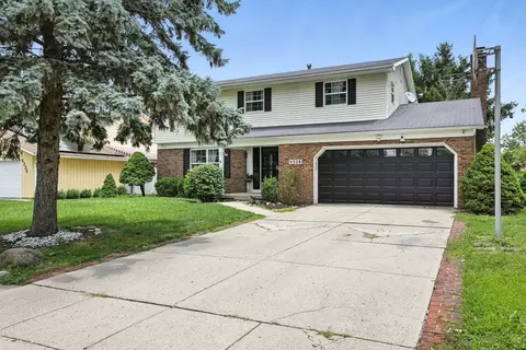 Exterior - 5328 Torchwood Loop E, Columbus, OH 43229 photo 2 of 9