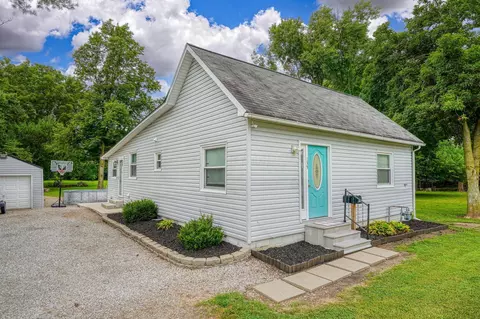 Exterior - 135 Pontious Ln, Circleville, OH 43113 photo 1 of 10