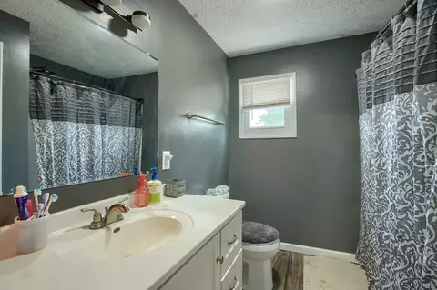 Bath - 135 Pontious Ln, Circleville, OH 43113 photo 2 of 2