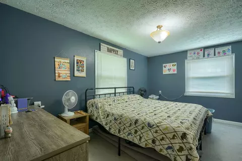 Bedroom - 135 Pontious Ln, Circleville, OH 43113 photo 4 of 6
