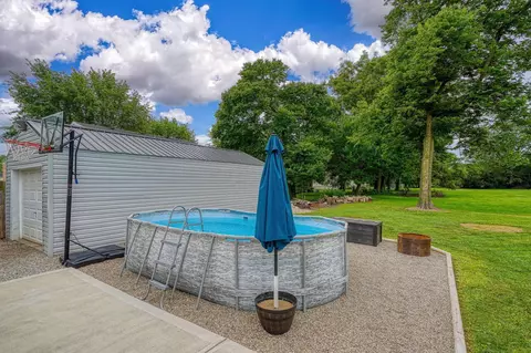 Exterior - 135 Pontious Ln, Circleville, OH 43113 photo 6 of 10