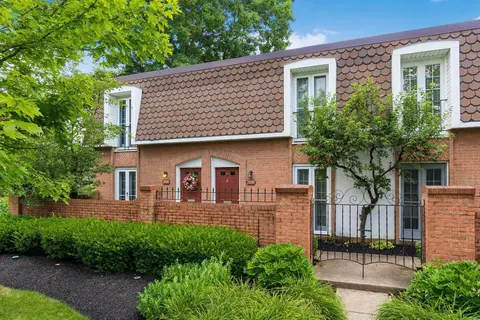 2898 Chateau Cir, Upper Arlington, OH 43221