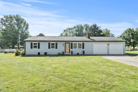 94 Fox Chase Dr, Newark, OH 43055