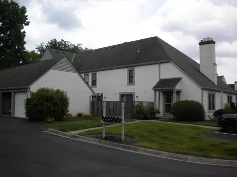 302 Saint Andrews Dr #302, Dublin, OH 43017