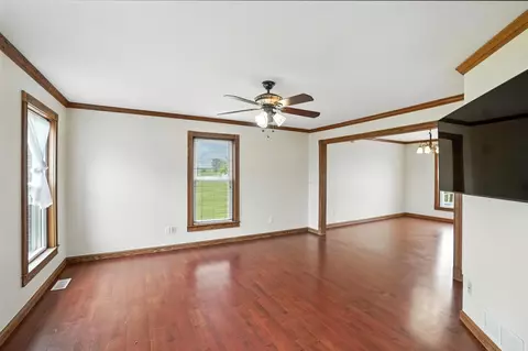 Living - 6694 Brooks Miller Rd, Circleville, OH 43113 photo 4 of 5