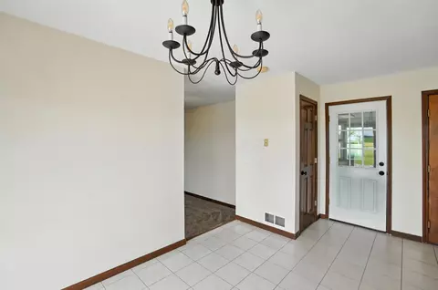 Entry Way - 6694 Brooks Miller Rd, Circleville, OH 43113 photo 4 of 6
