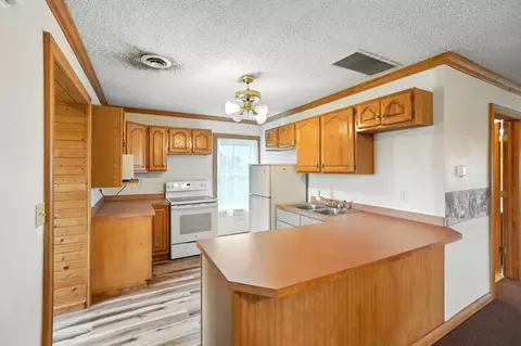Kitchen - 6694 Brooks Miller Rd, Circleville, OH 43113 photo 8 of 9