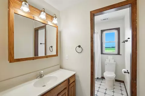 Bath - 6694 Brooks Miller Rd, Circleville, OH 43113 photo 5 of 5