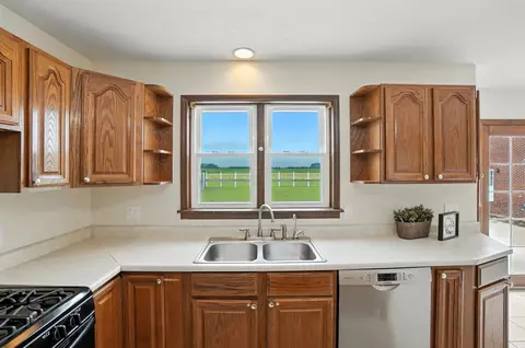 Kitchen - 6694 Brooks Miller Rd, Circleville, OH 43113 photo 5 of 9