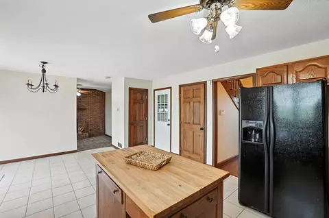 Kitchen - 6694 Brooks Miller Rd, Circleville, OH 43113 photo 4 of 9