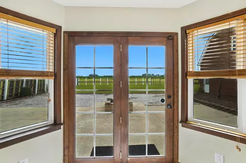 Entry Way - 6694 Brooks Miller Rd, Circleville, OH 43113 photo 3 of 6