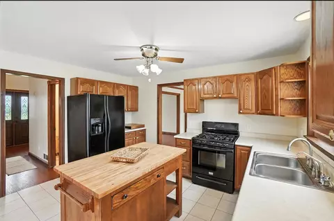 Kitchen - 6694 Brooks Miller Rd, Circleville, OH 43113 photo 2 of 9