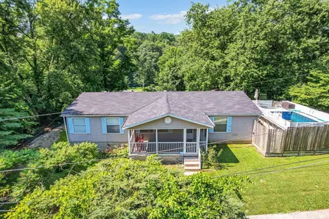 102 W Ewing St, New Straitsville, OH 43766