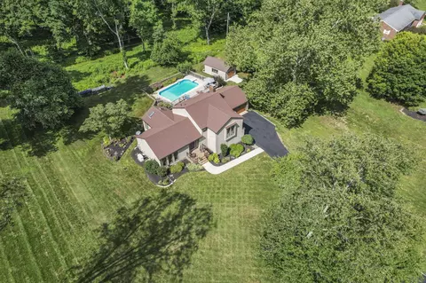680 Rainbow Dr NW, Lancaster, OH 43130