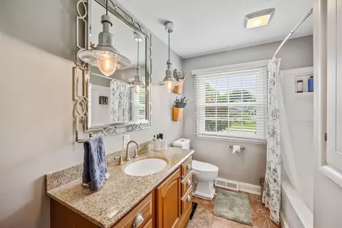 Bath - 657 Normandy Dr, Marion, OH 43302 photo 2 of 2