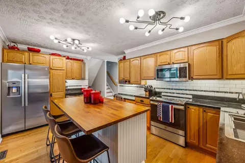 Kitchen - 657 Normandy Dr, Marion, OH 43302 photo 2 of 3