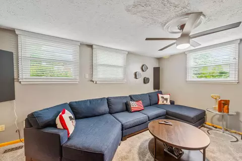 Living - 657 Normandy Dr, Marion, OH 43302 photo 4 of 4