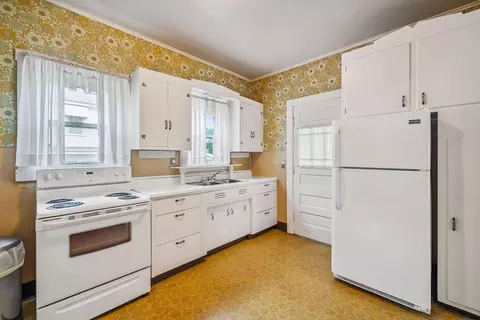 Kitchen - 126 Dix Ave, Marion, OH 43302 photo 1 of 5