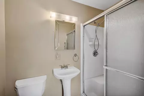 Bath - 126 Dix Ave, Marion, OH 43302 photo 1 of 4