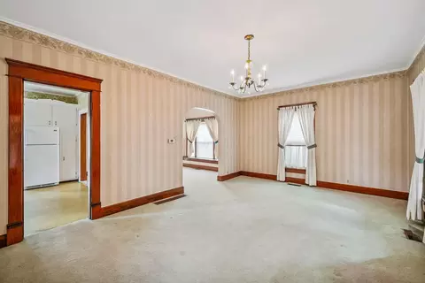 Living - 126 Dix Ave, Marion, OH 43302 photo 2 of 6