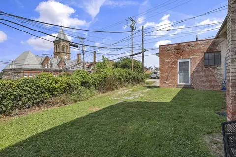 Exterior - 131 E Chestnut St, Lancaster, OH 43130 photo 3 of 9